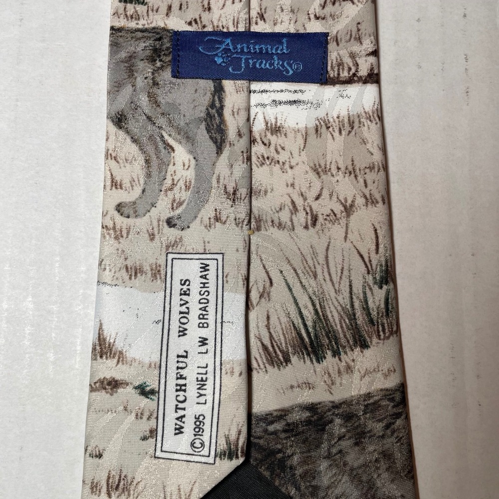 VTG Animal Tracks Watchful Wolves 1995 Lynell LW Bradshaw Novelty Necktie Mens - Picture 4 of 7